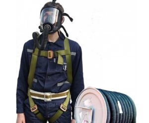 Противогазы со шлангами: защита от вредных веществ, переносимых по воздуху
